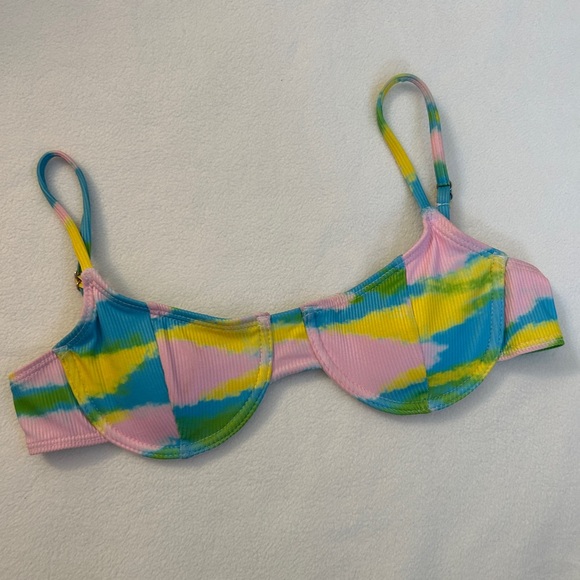 Bikini - Picture 3 of 3